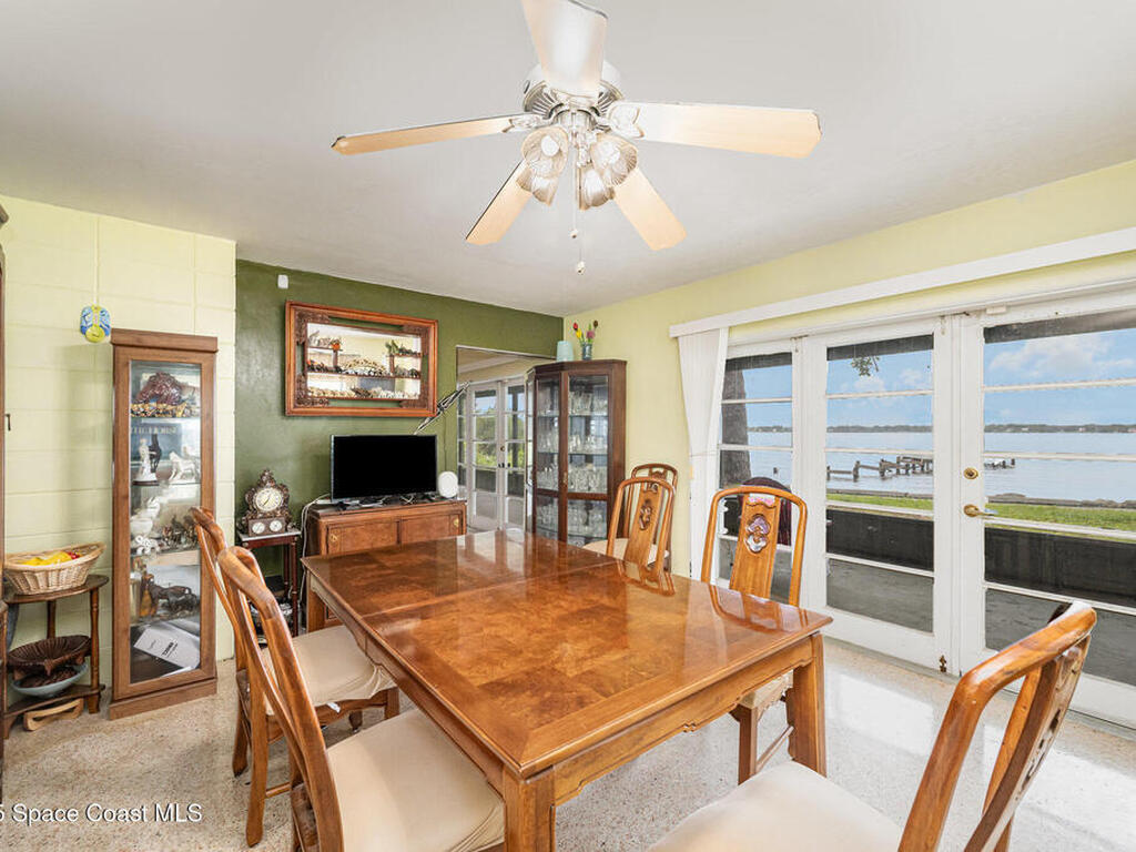 327 S Tropical Trail, Merritt Island, FL 32952