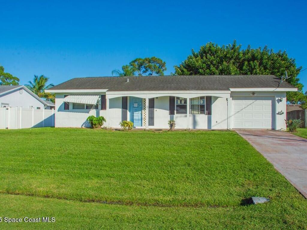 1781 SE Fairfield Street, Port St. Lucie, FL 34983