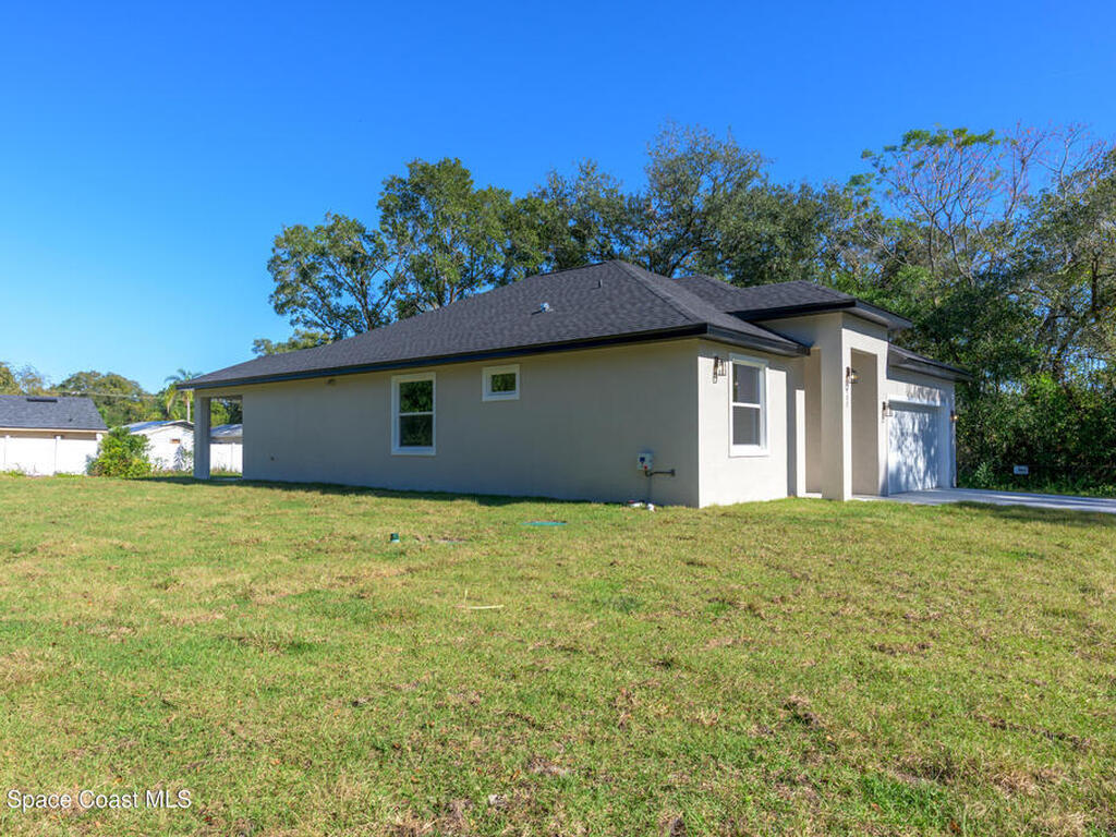 132 Caracas Road, DeBary, FL 32713