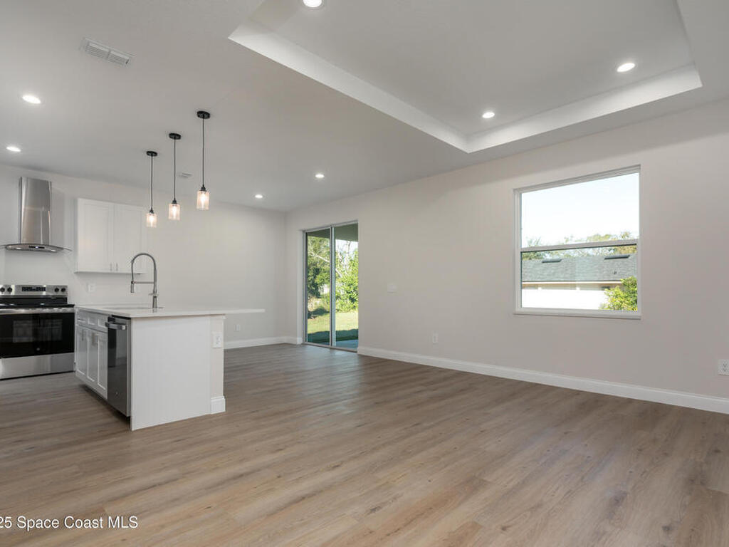 132 Caracas Road, DeBary, FL 32713