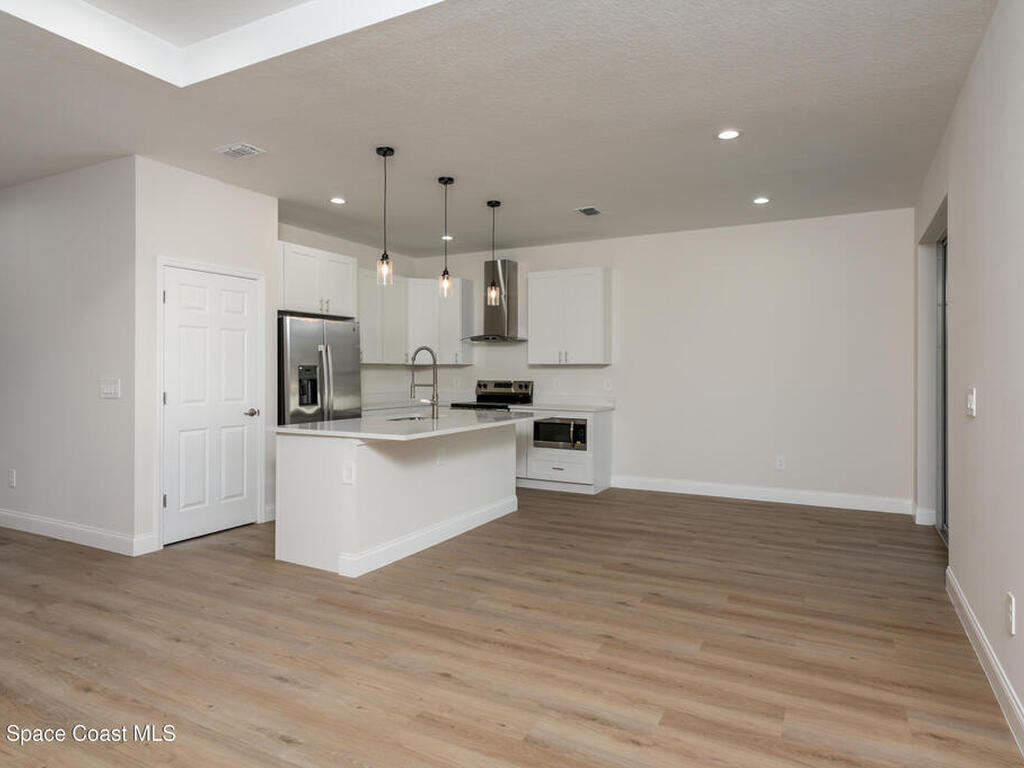 132 Caracas Road, DeBary, FL 32713