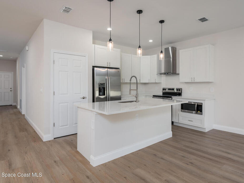 132 Caracas Road, DeBary, FL 32713