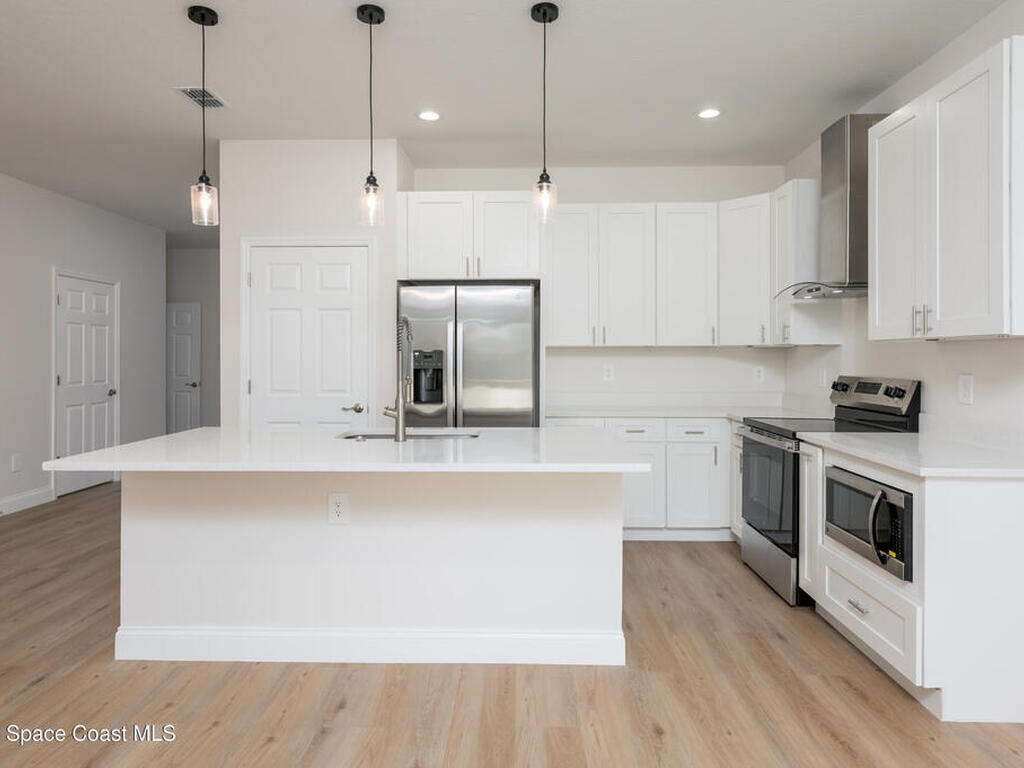 132 Caracas Road, DeBary, FL 32713