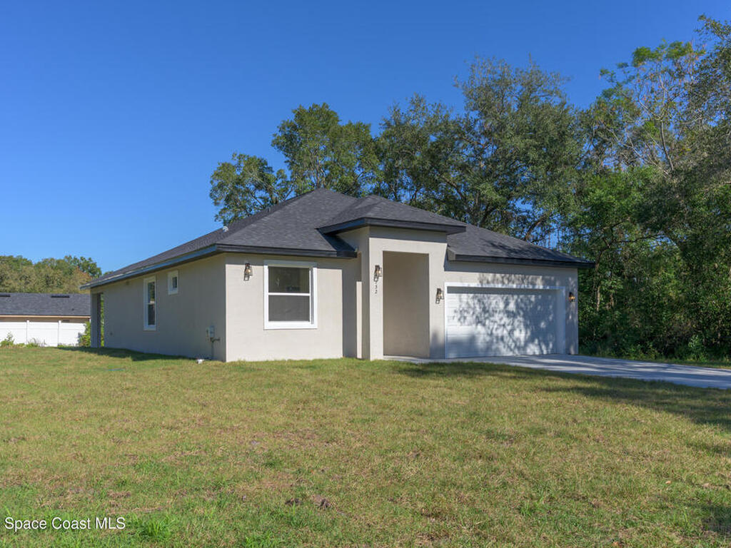 132 Caracas Road, DeBary, FL 32713