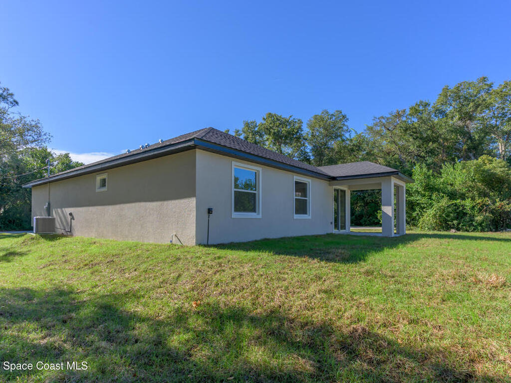 132 Caracas Road, DeBary, FL 32713