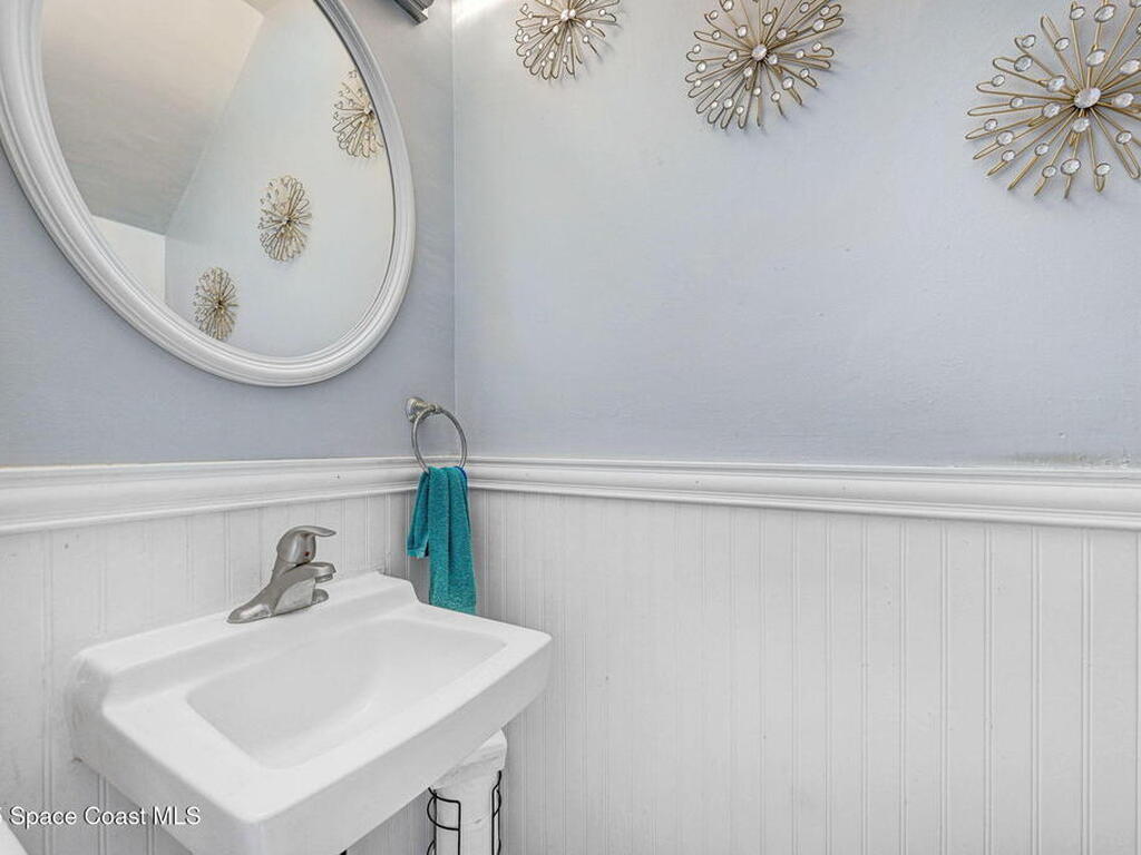 152 E East Colonial Court Court, Indian Harbour Beach, FL 32937