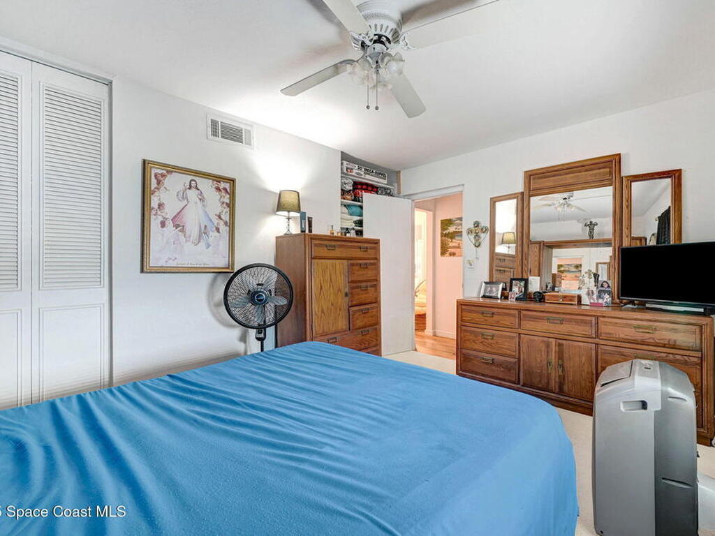 152 E East Colonial Court Court, Indian Harbour Beach, FL 32937