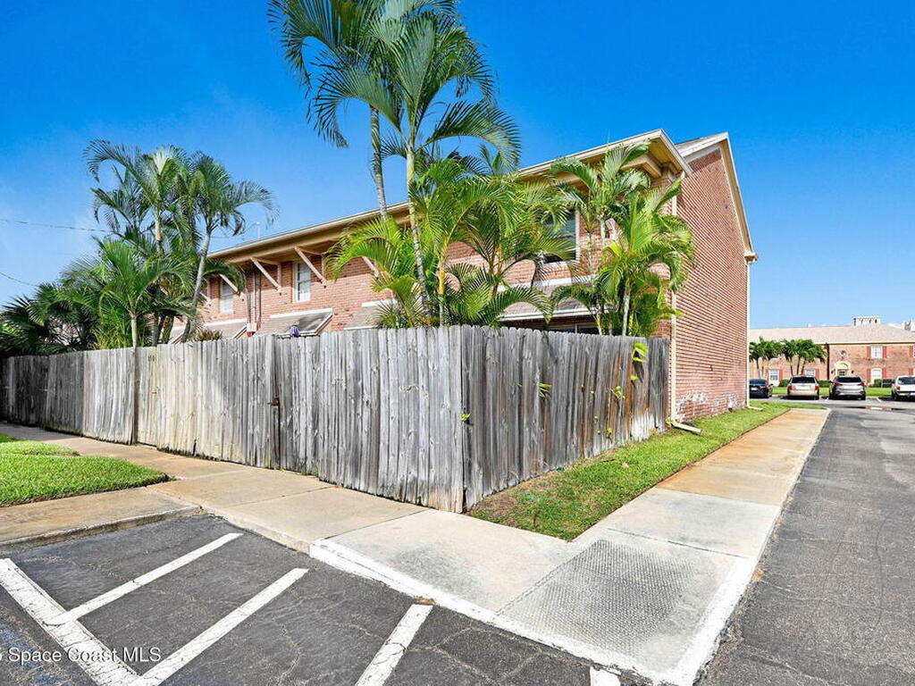 152 E East Colonial Court Court, Indian Harbour Beach, FL 32937