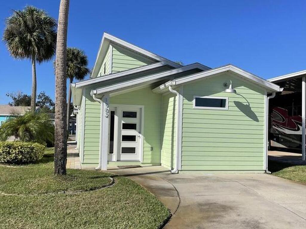 1902 Enterprise Lane, Titusville, FL 32796