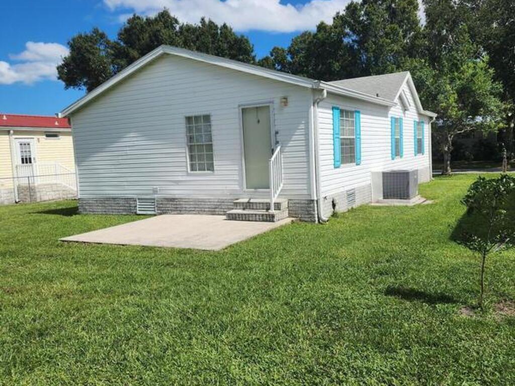 1055 Wren Circle, Barefoot Bay, FL 32976