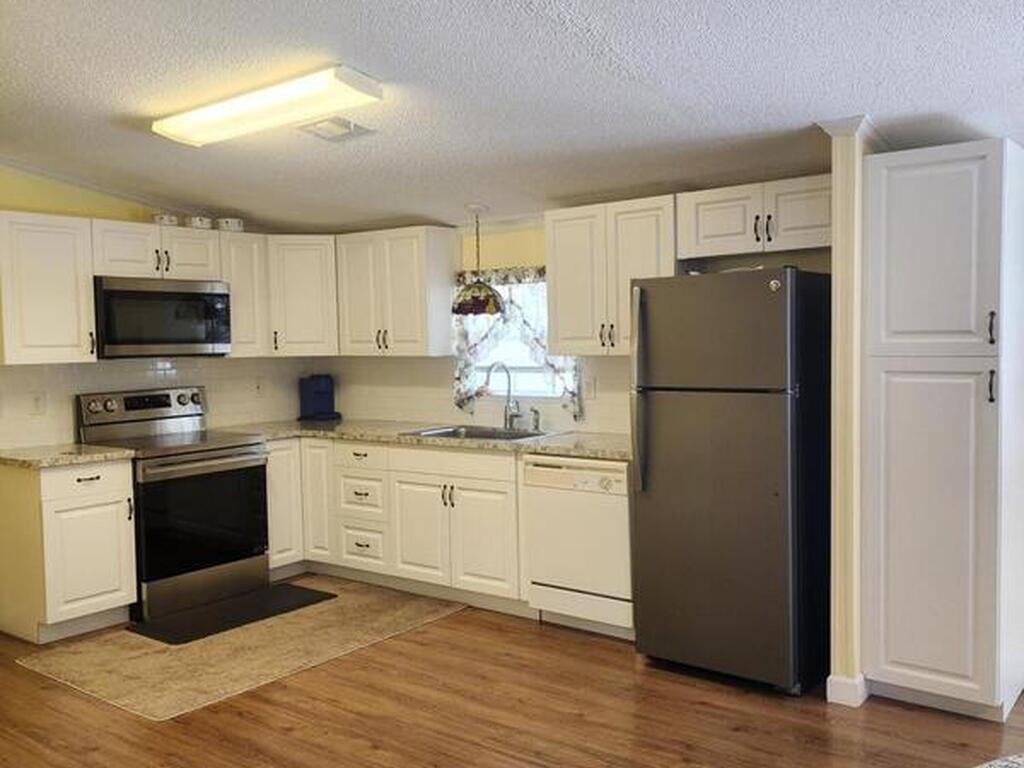 1055 Wren Circle, Barefoot Bay, FL 32976