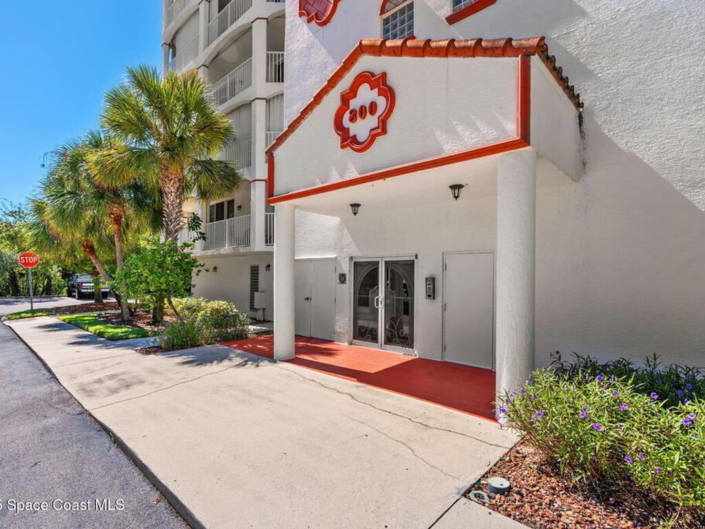 800 Del Rio Way, Merritt Island, FL 32953