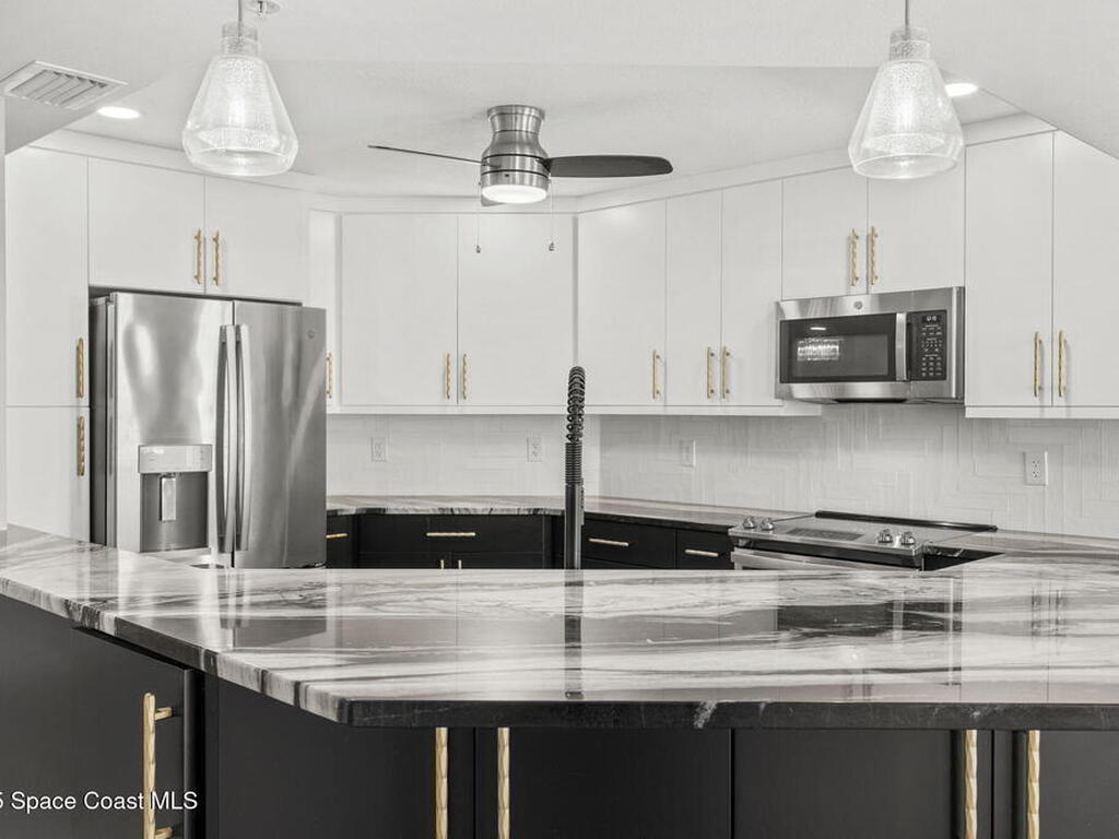 800 Del Rio Way, Merritt Island, FL 32953