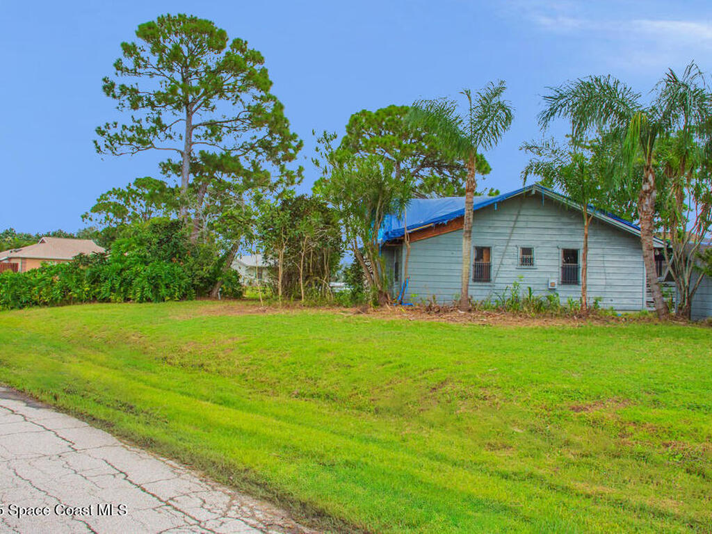 398 SW Ray Avenue, Port St. Lucie, FL 34983