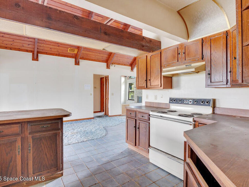 398 SW Ray Avenue, Port St. Lucie, FL 34983