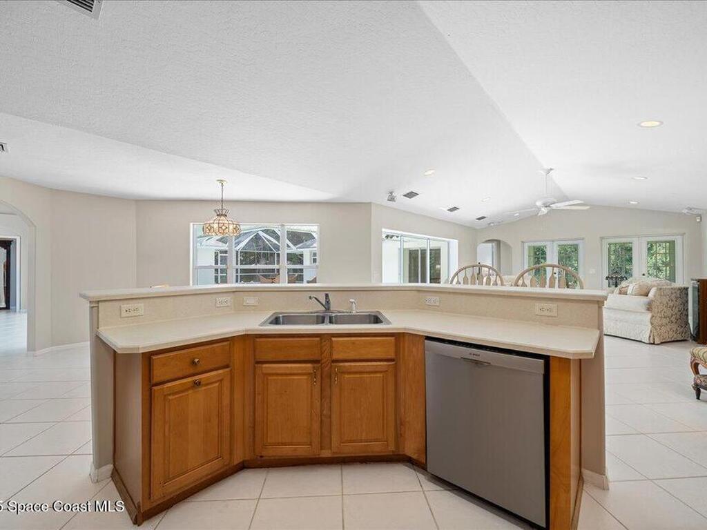 7965 93rd Avenue, Vero Beach, FL 32967