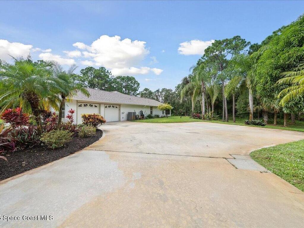 7965 93rd Avenue, Vero Beach, FL 32967