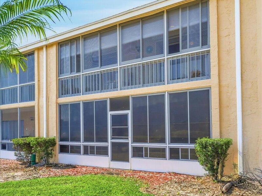 2135 N Courtenay Parkway, Merritt Island, FL 32953