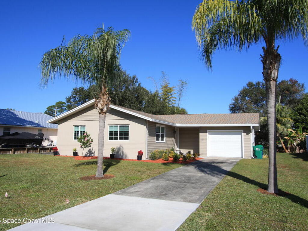 572 Orange Avenue, Sebastian, FL 32958