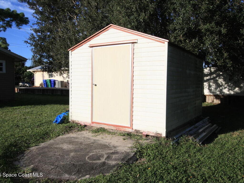 572 Orange Avenue, Sebastian, FL 32958