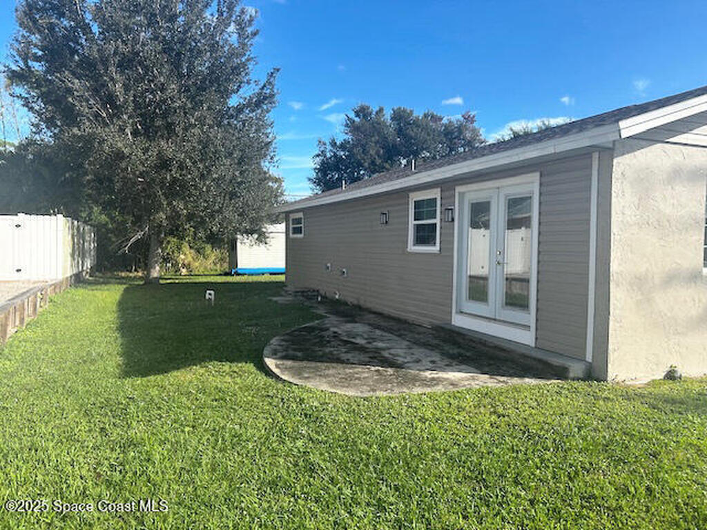 572 Orange Avenue, Sebastian, FL 32958