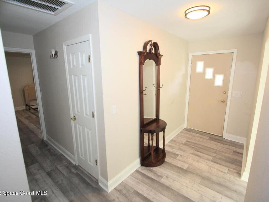 572 Orange Avenue, Sebastian, FL 32958