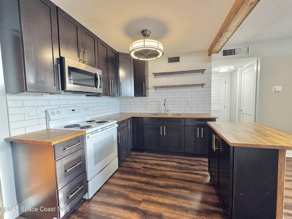 205 Buccaneer Avenue, Merritt Island, FL 32952