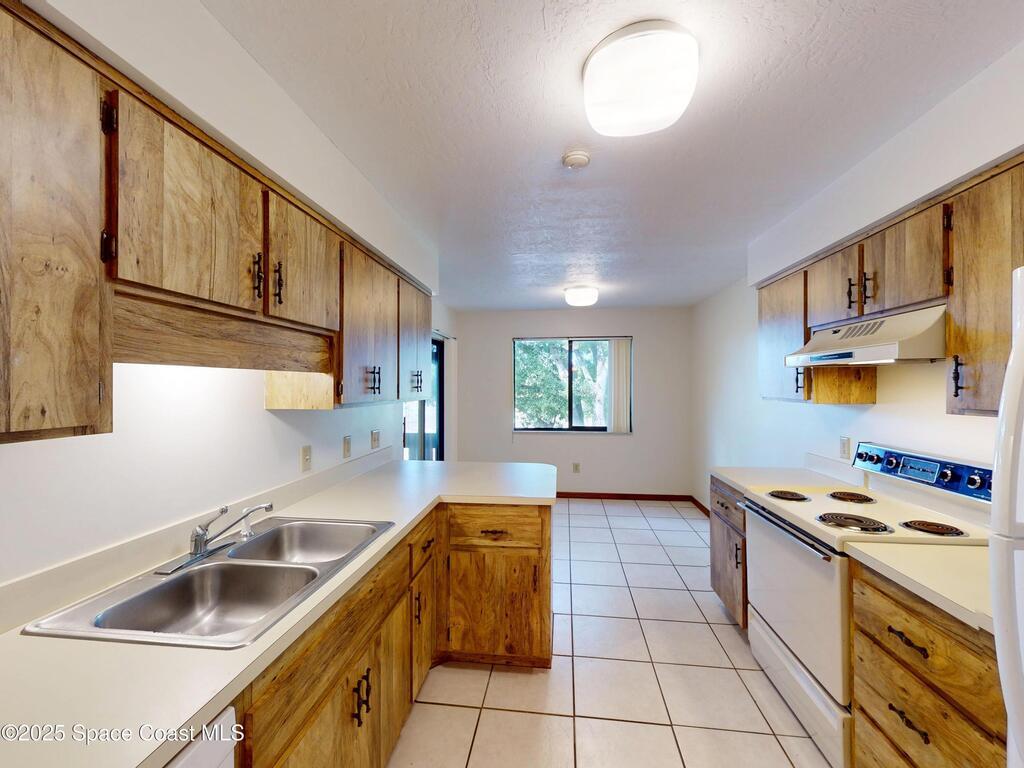 9017 Manchester Lane, West Melbourne, FL 32904