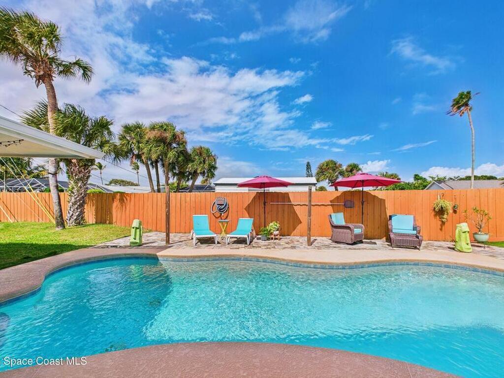 400 Oak Ridge Drive, Indialantic, FL 32903