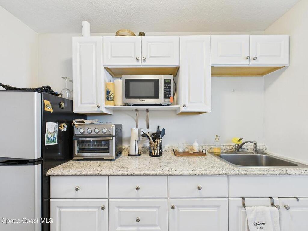 400 Oak Ridge Drive, Indialantic, FL 32903