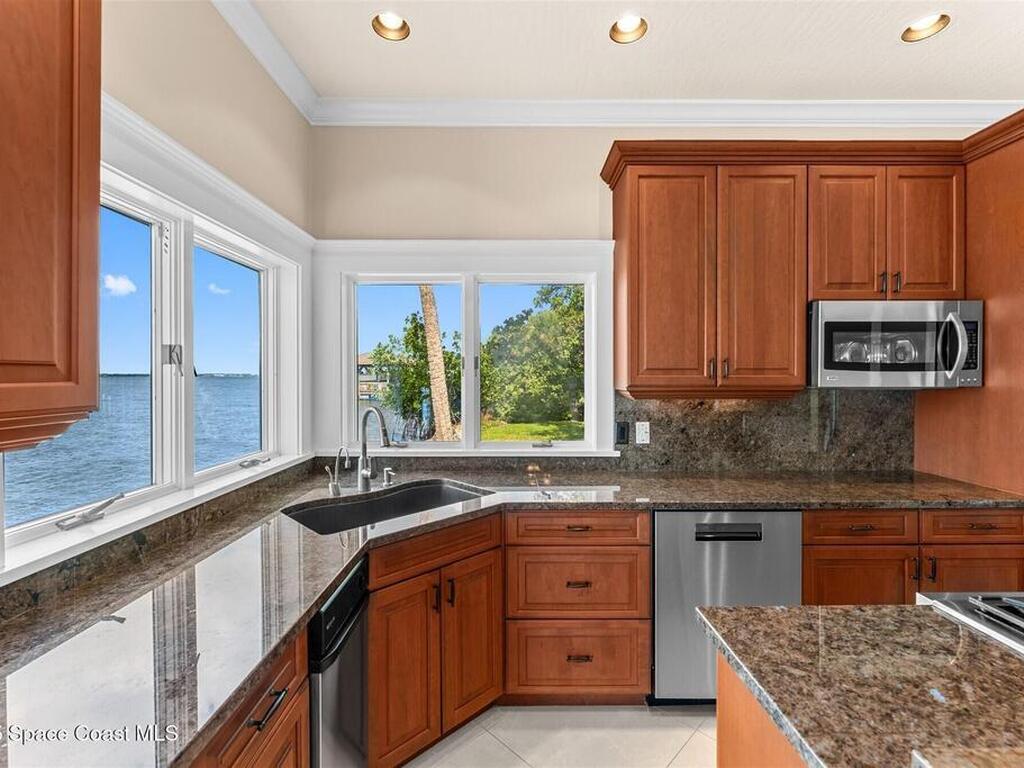 10285 S Tropical Trail, Merritt Island, FL 32952