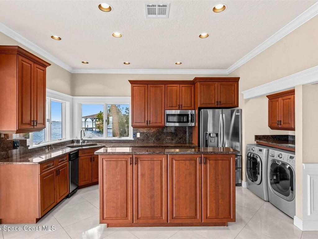 10285 S Tropical Trail, Merritt Island, FL 32952