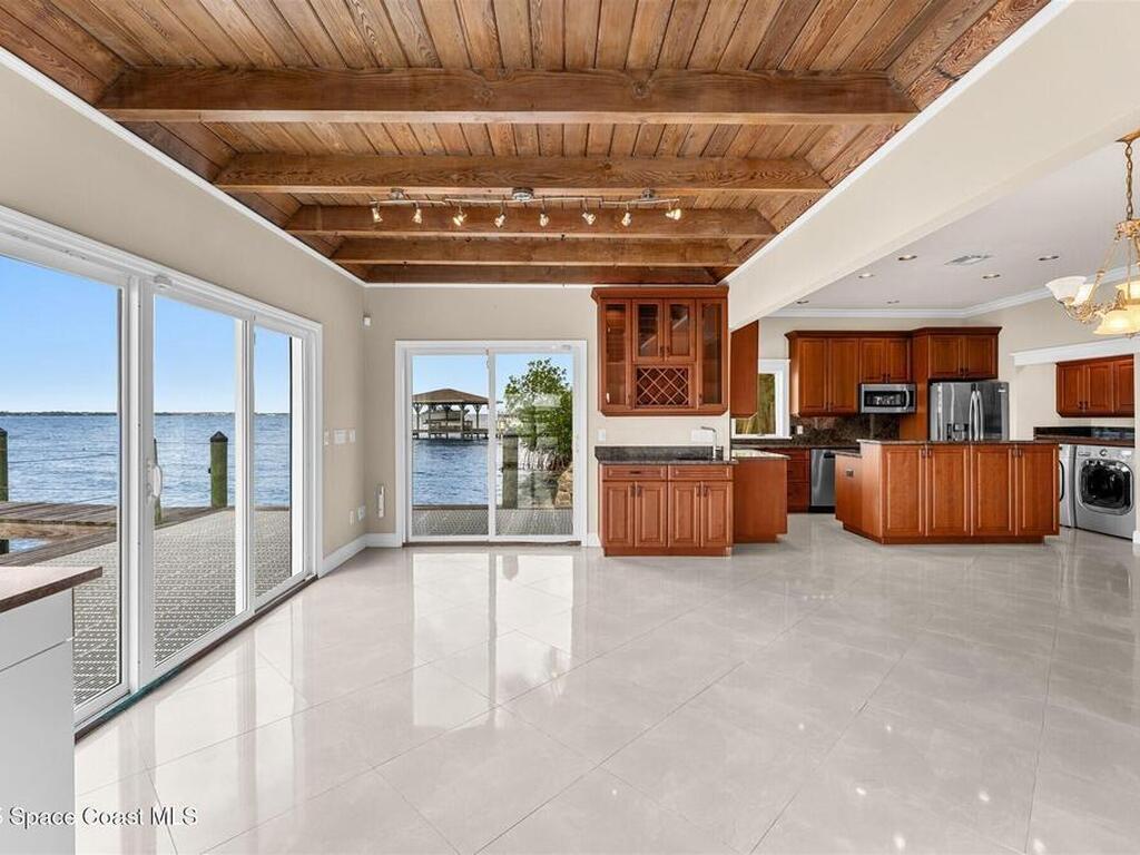 10285 S Tropical Trail, Merritt Island, FL 32952