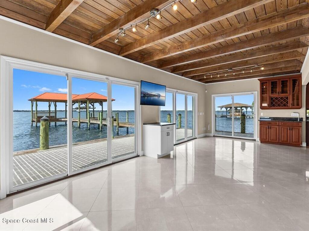 10285 S Tropical Trail, Merritt Island, FL 32952