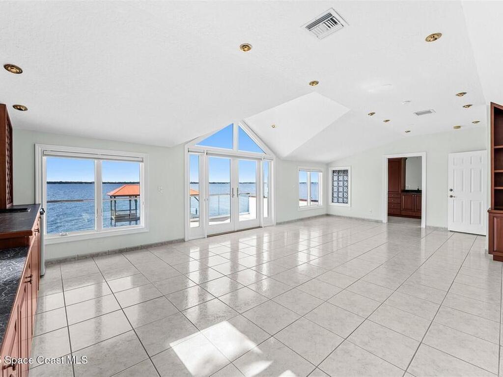 10285 S Tropical Trail, Merritt Island, FL 32952