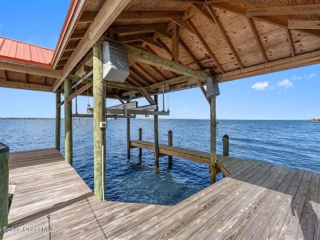 10285 S Tropical Trail, Merritt Island, FL 32952