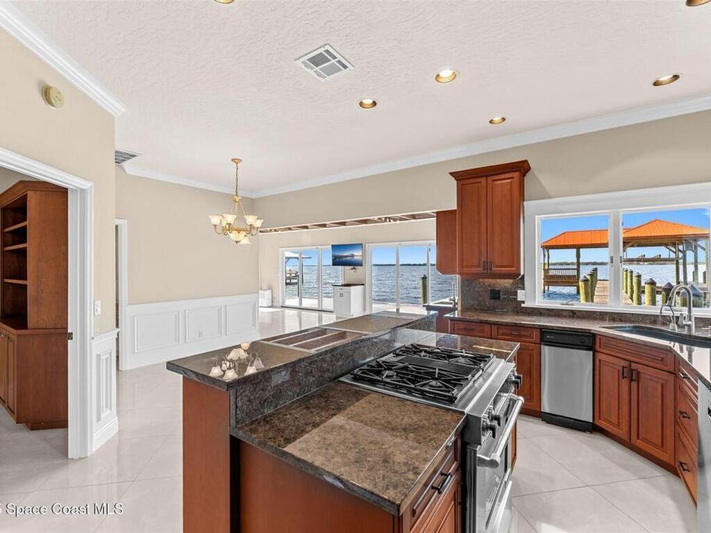 10285 S Tropical Trail, Merritt Island, FL 32952