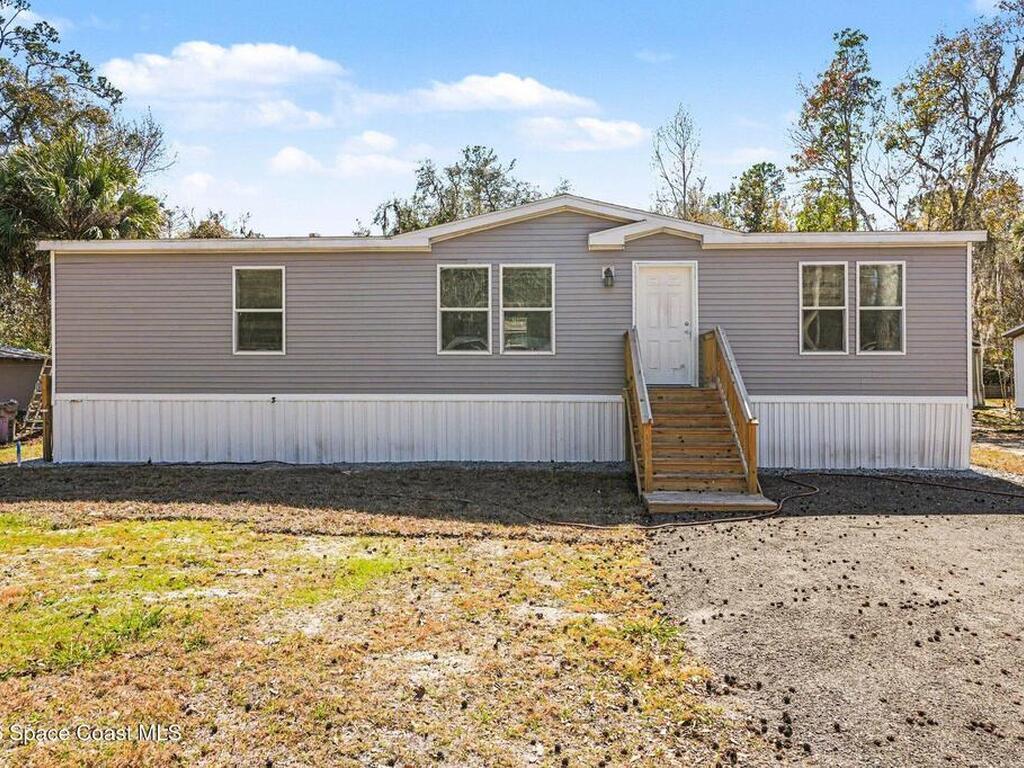 23950 Bass Road, Astor, FL 32102