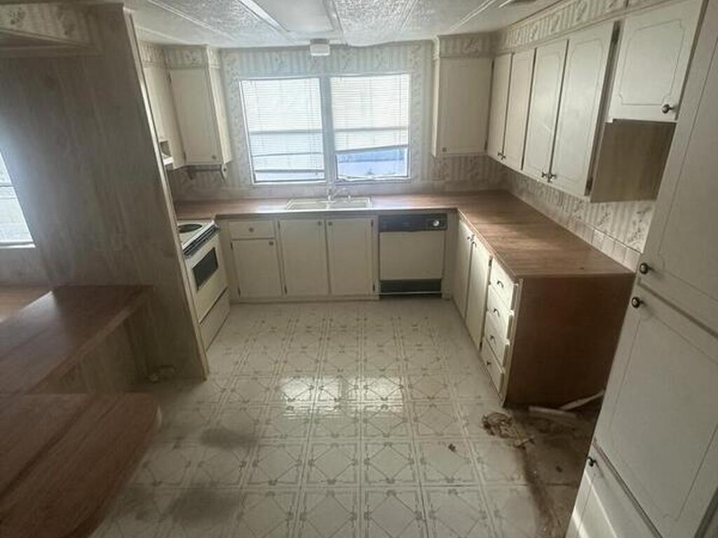 434 Royal Tern Drive, Barefoot Bay, FL 32976