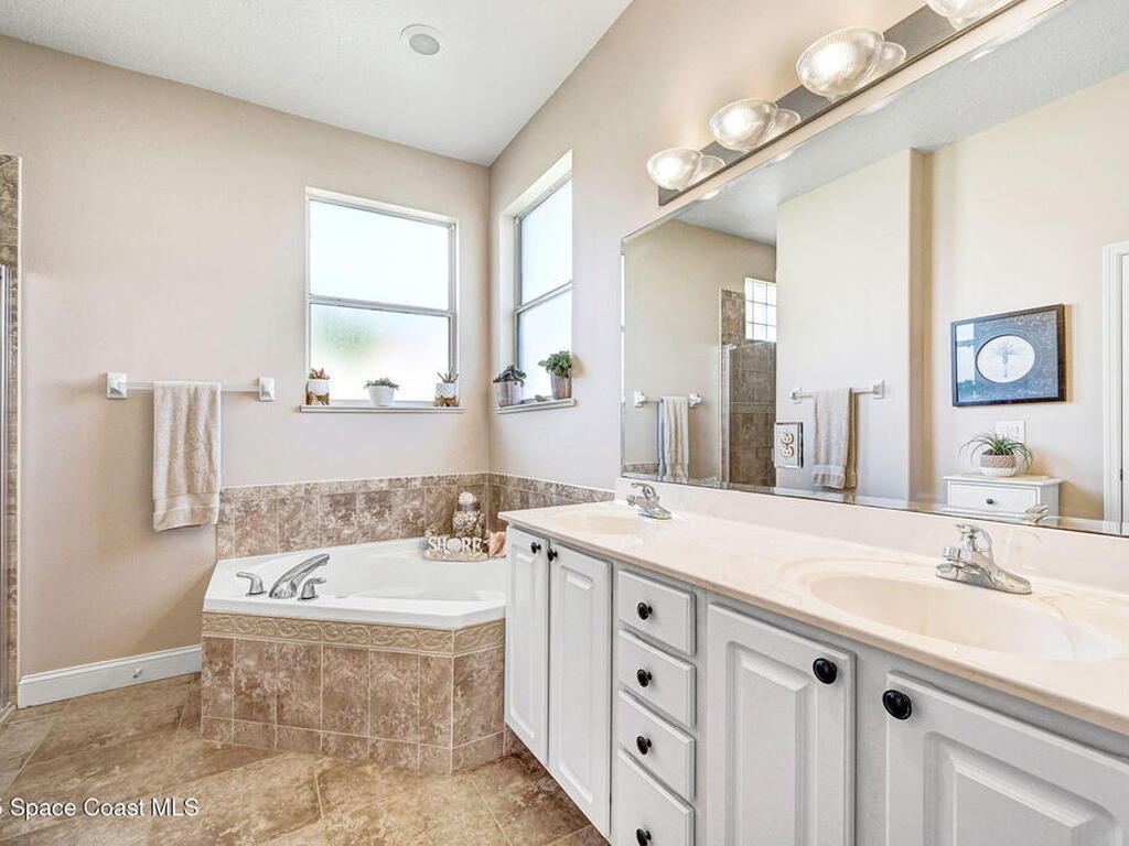 560 Casa Bella Drive, Cape Canaveral, FL 32920