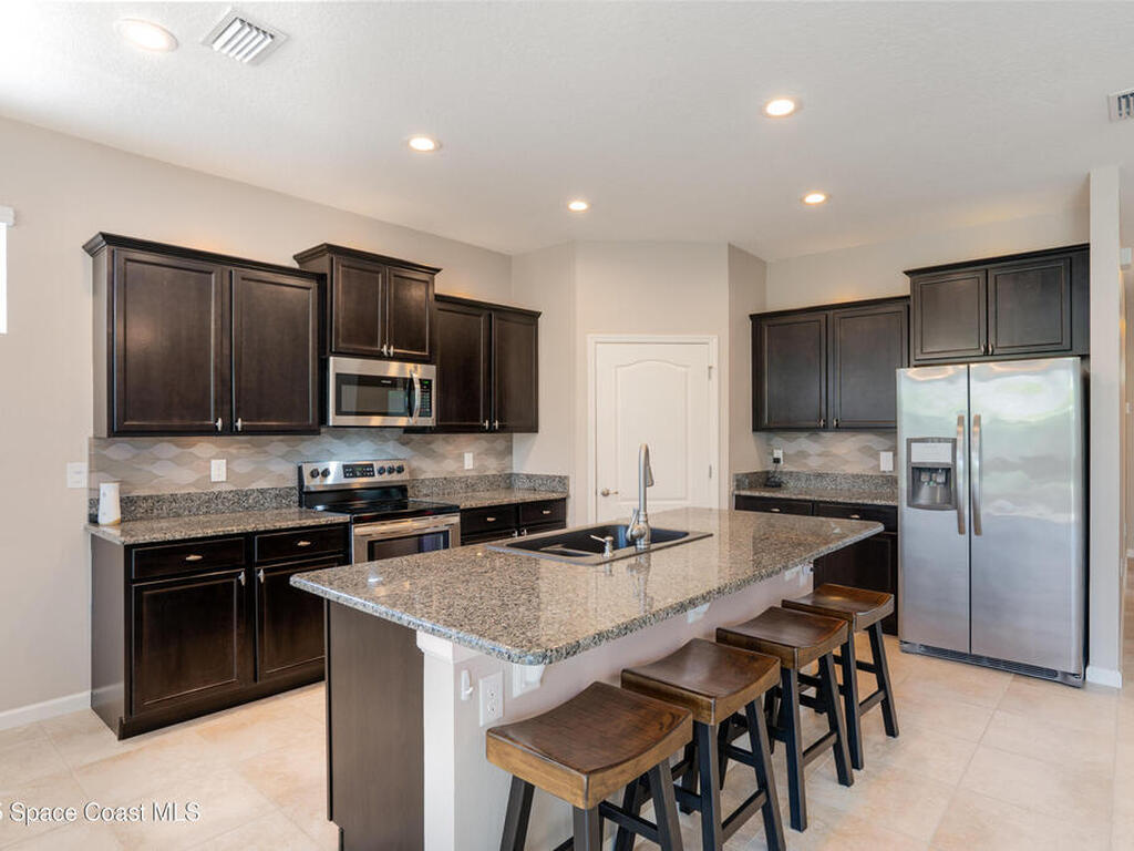 744 Remington Green Se Drive, Palm Bay, FL 32909