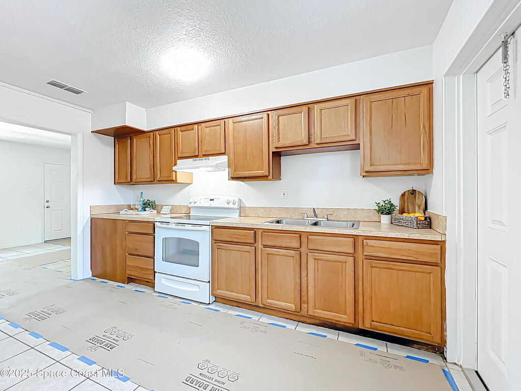 335 N Brevard Avenue, Cocoa Beach, FL 32931