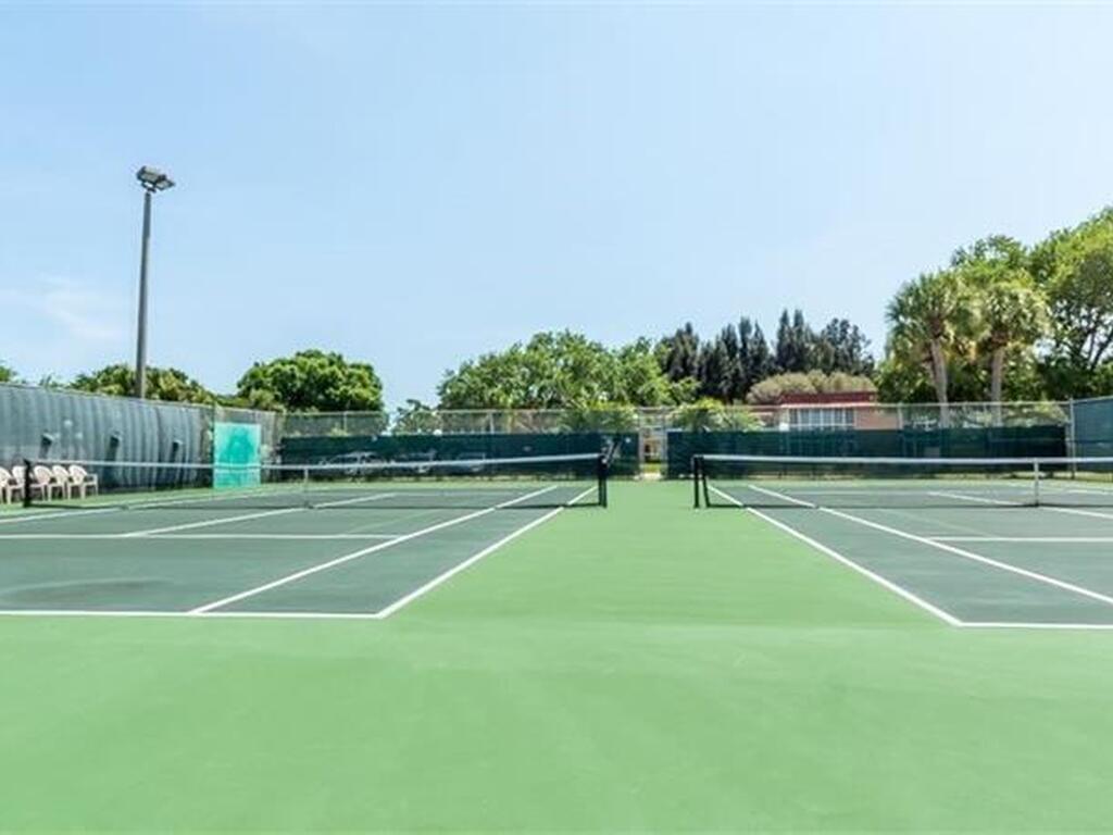 75 Royal Oak Court, Vero Beach, FL 32962