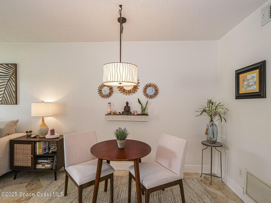 75 Royal Oak Court, Vero Beach, FL 32962