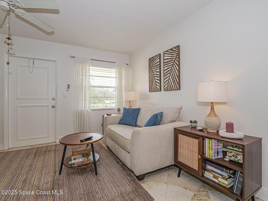 75 Royal Oak Court, Vero Beach, FL 32962