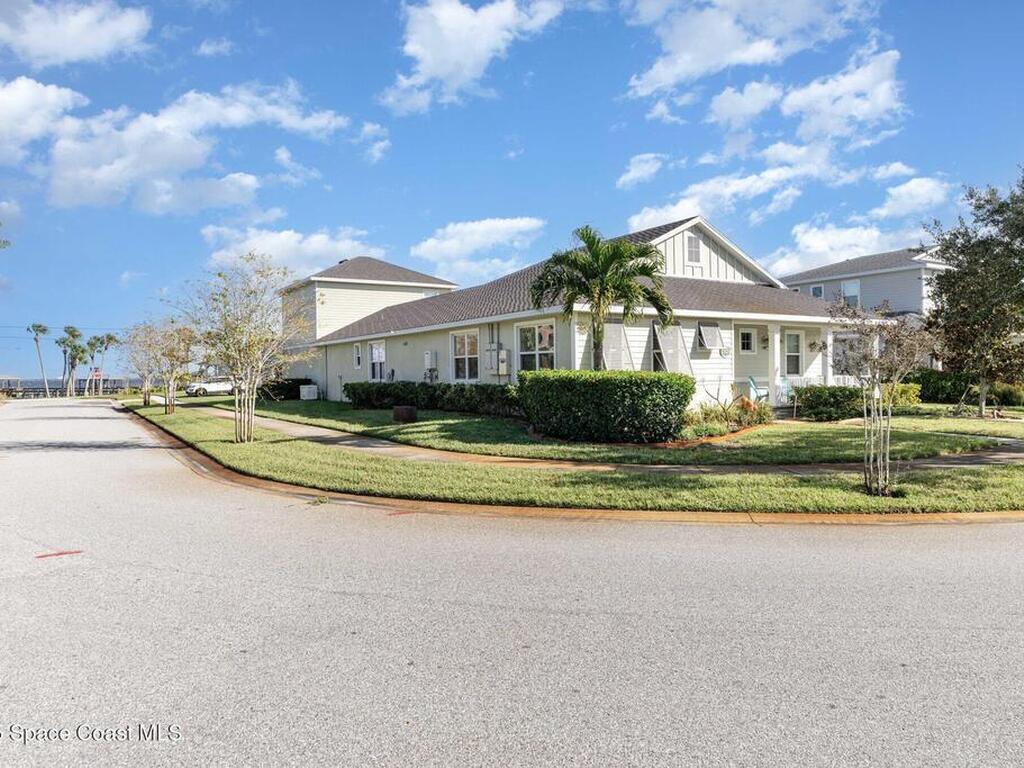 19 Lagoon Way, Titusville, FL 32780