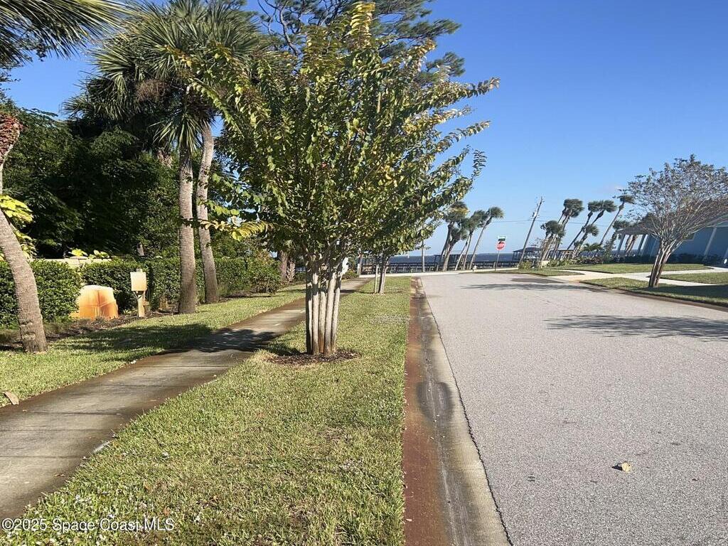 19 Lagoon Way, Titusville, FL 32780