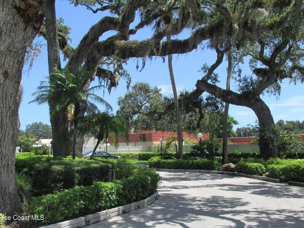 96 Springlake Drive, Vero Beach, FL 32962