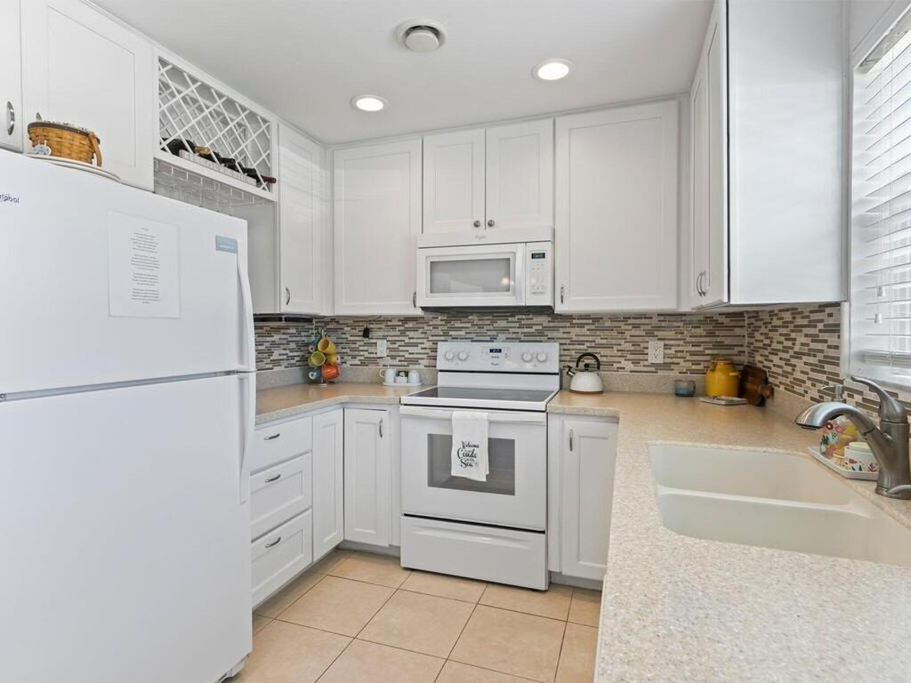 2800 Indian River Boulevard, Vero Beach, FL 32960