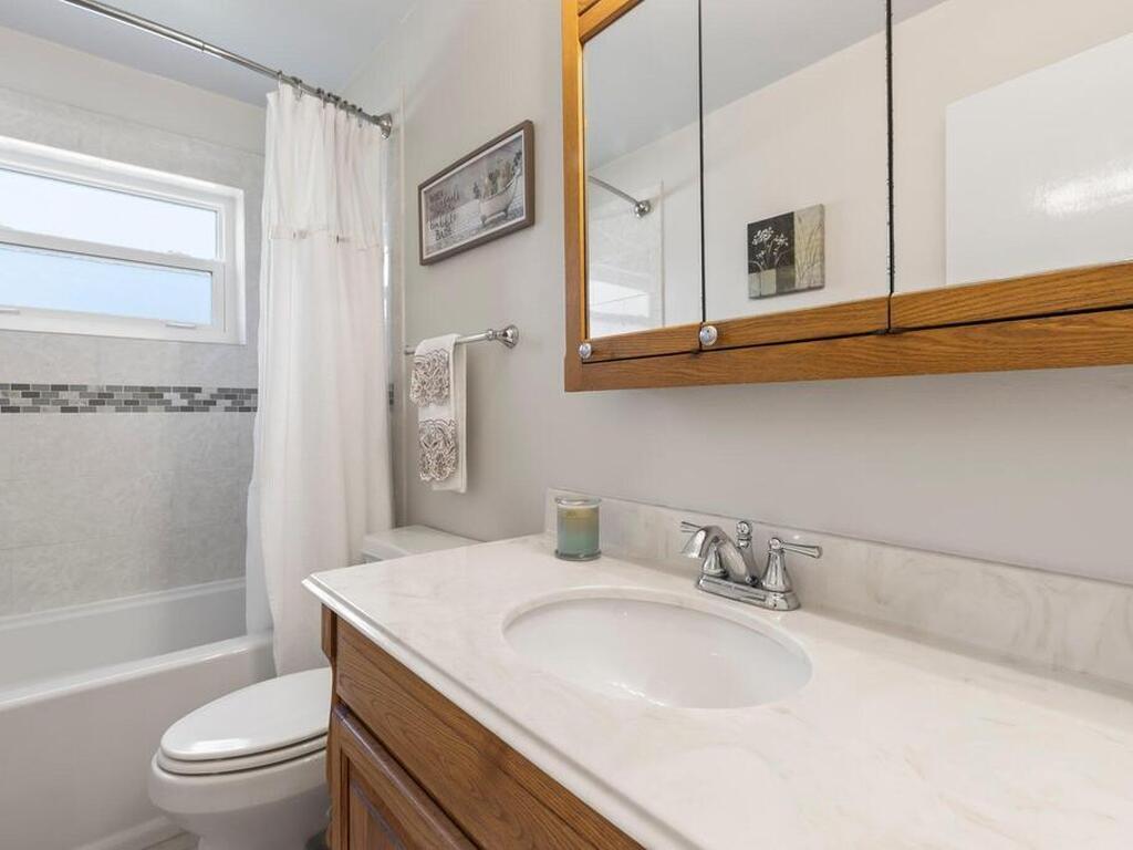 2800 Indian River Boulevard, Vero Beach, FL 32960